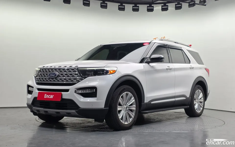 Ford Explorer 2.3 4WD 2022 — photo 1, buy with delivery to Moscow