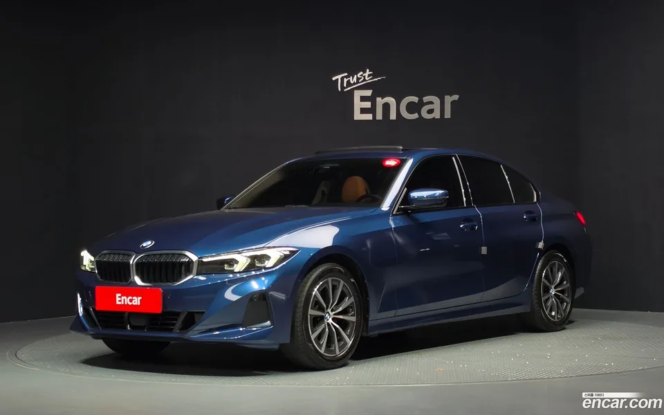 BMW 3 Series 320i 2023 — photo 1, buy with delivery to Moscow