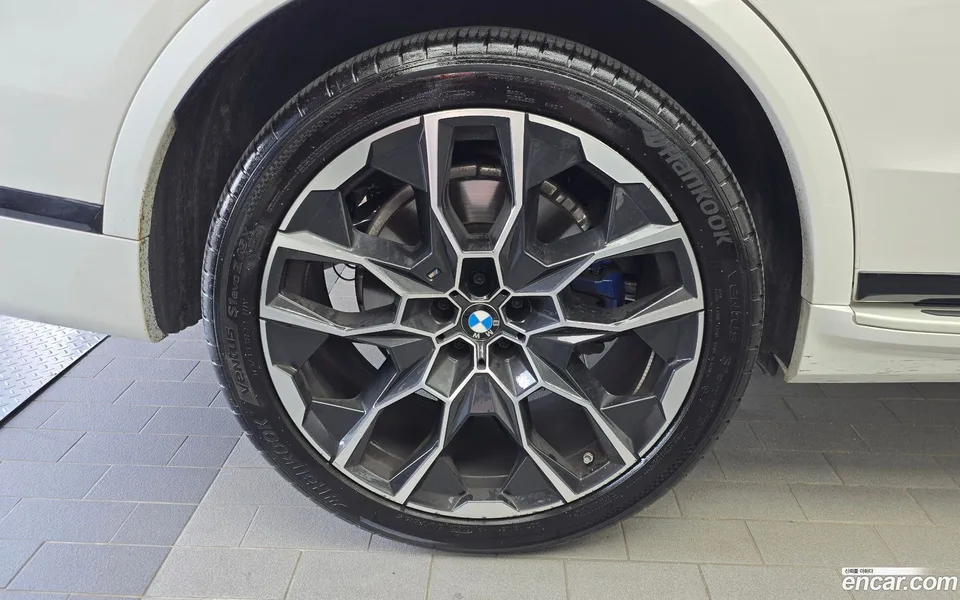 BMW X7 xDrive 40i M 6 2025 — thumbnail 2