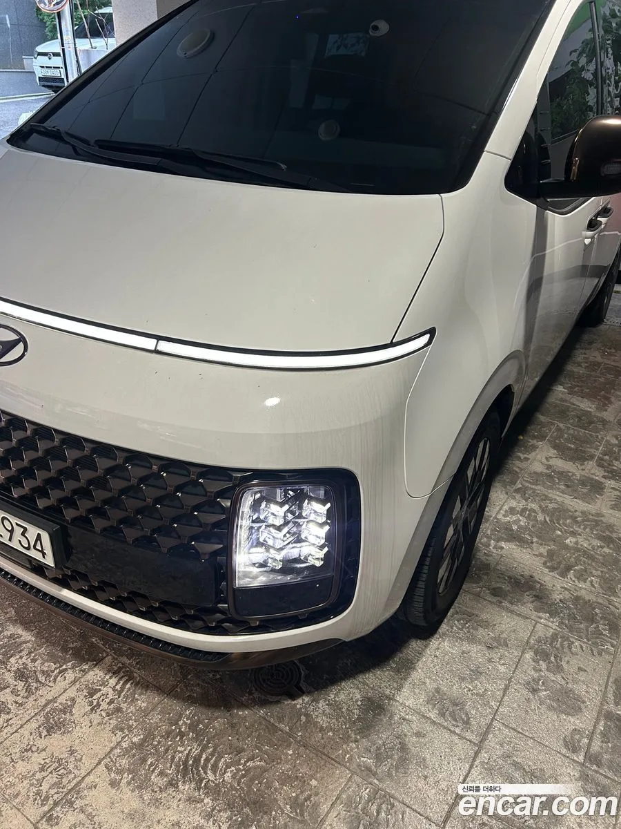 Hyundai Staria L3.5 9 2022 — photo 1, buy with delivery to Moscow