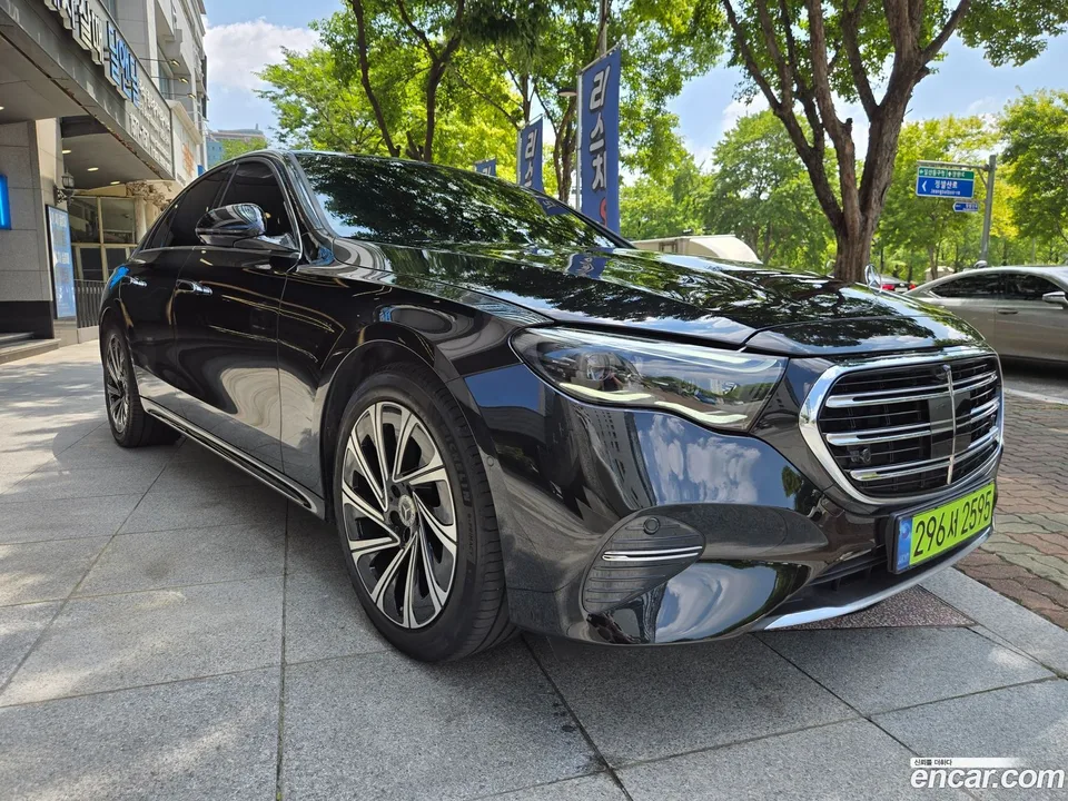 Mercedes-Benz E-Class 2024