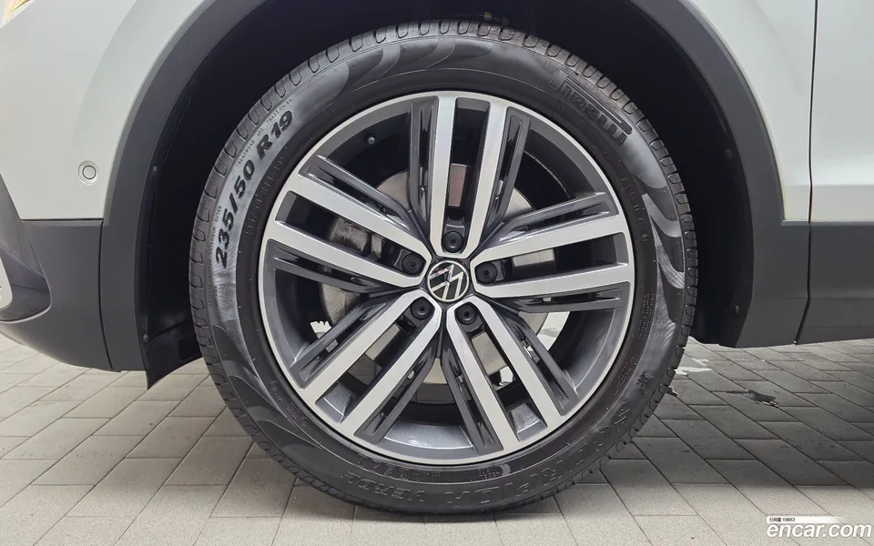 Volkswagen Tiguan Allspace 2.0 TSI 2024 — thumbnail 2