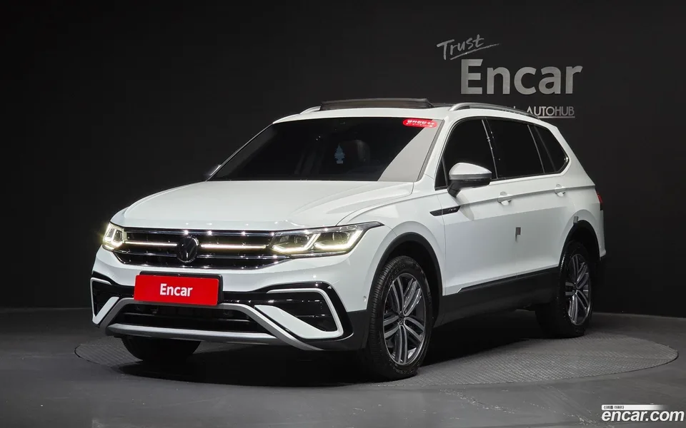 Volkswagen Tiguan Allspace 2.0 TSI 2024 — photo 1, buy with delivery to Moscow