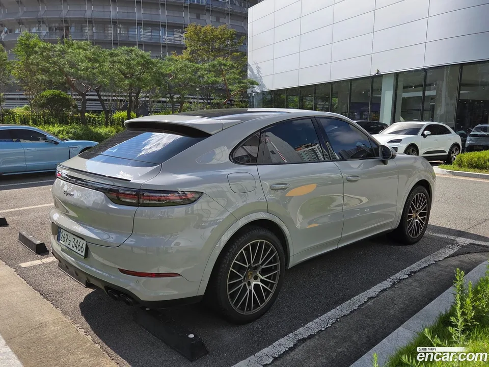 Porsche Cayenne 3.0 2023 — thumbnail 2