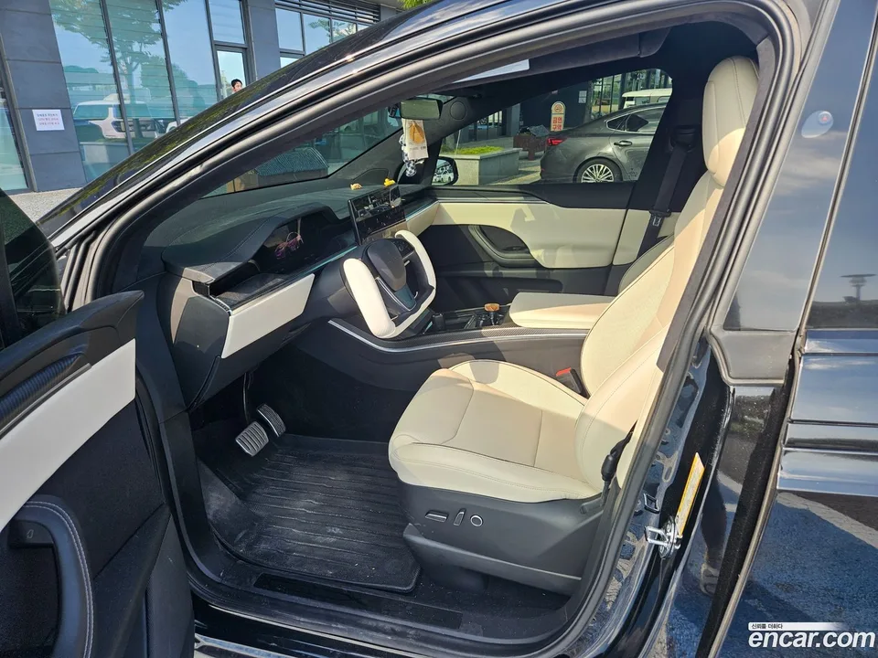 Tesla Model X 2023 — thumbnail 2