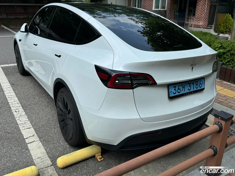 Tesla Model Y RWD 2023 — thumbnail 3