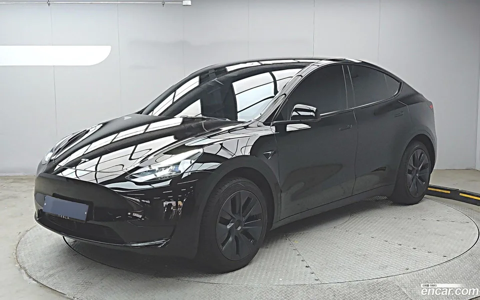 Tesla Model Y RWD 2025 — photo 1, buy with delivery to Moscow