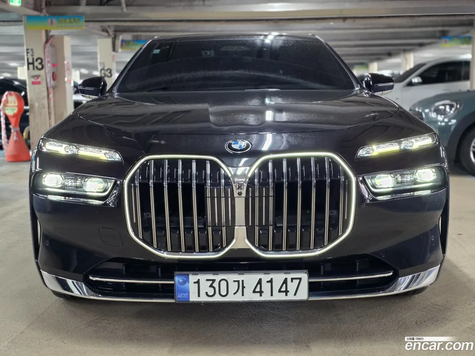 BMW 7 Series 740i sDrive 2023 — фото 1, купить с доставкой в Москву