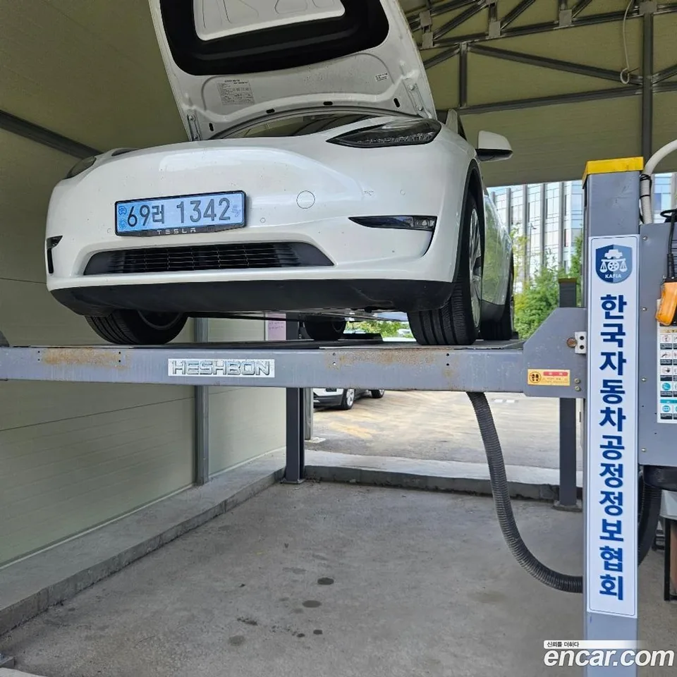 Tesla Model Y AWD 2022 — photo 1, buy with delivery to Moscow