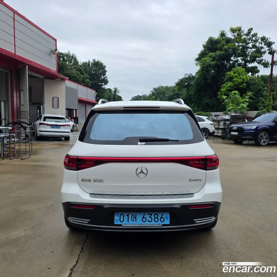 Mercedes-Benz EQB EQB300 4MATIC 2024 — thumbnail 2