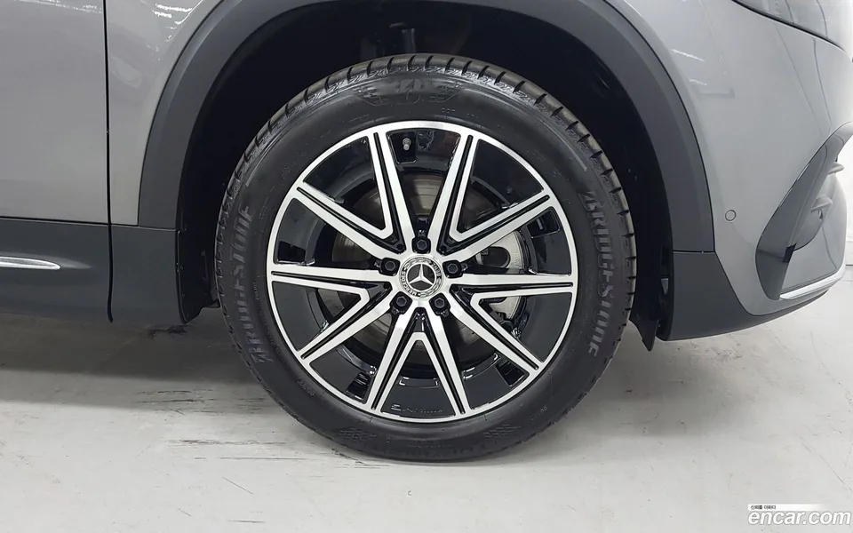 Mercedes-Benz EQB EQB300 4MATIC AMG 2025 — thumbnail 2