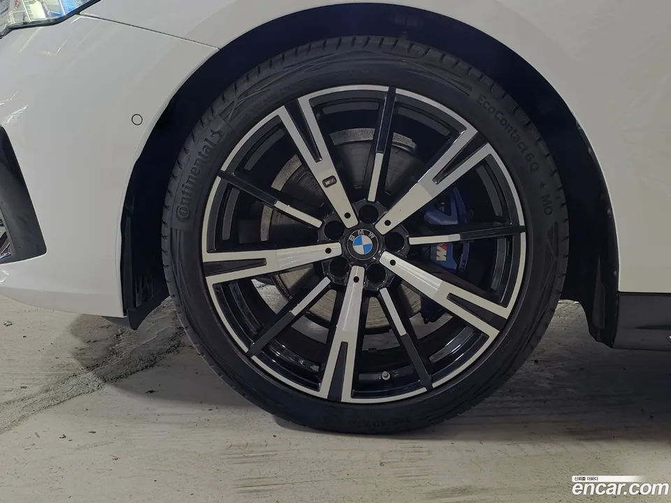 BMW 5 Series 530i xDrive M 2024 — thumbnail 2