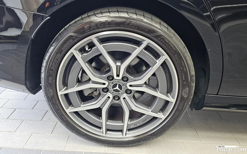 Mercedes-Benz E-Class E220d 4MATIC AMG Line 2023 — миниатюра 2