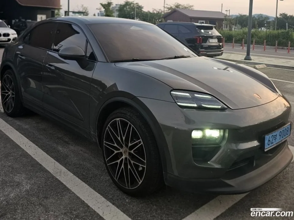 Porsche Macan Electric 2025