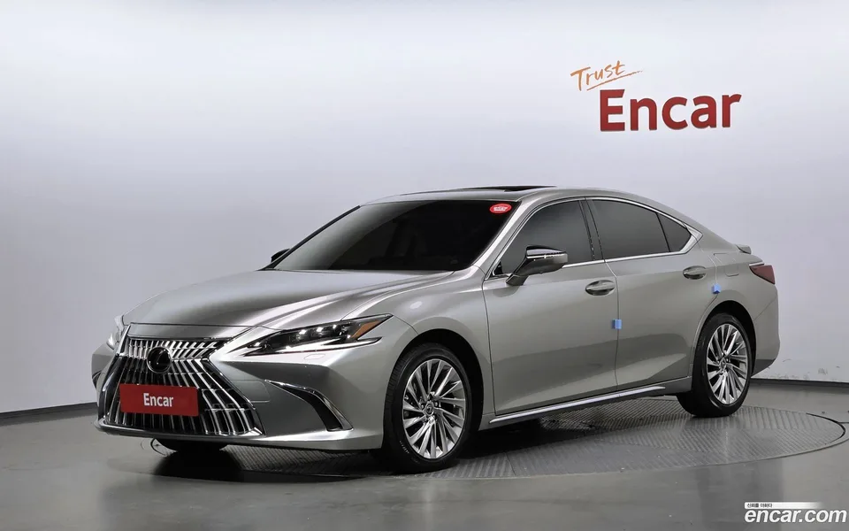 Lexus ES 300h 2025