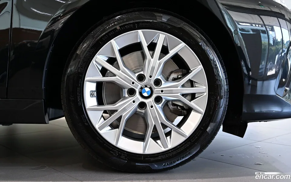 BMW 1 Series 120 2025 — миниатюра 2