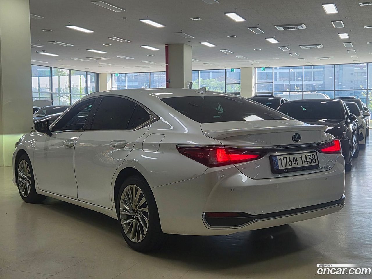Lexus ES 300h 2022 — 2