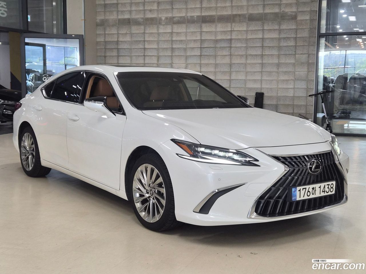Lexus ES 300h 2022 — 3