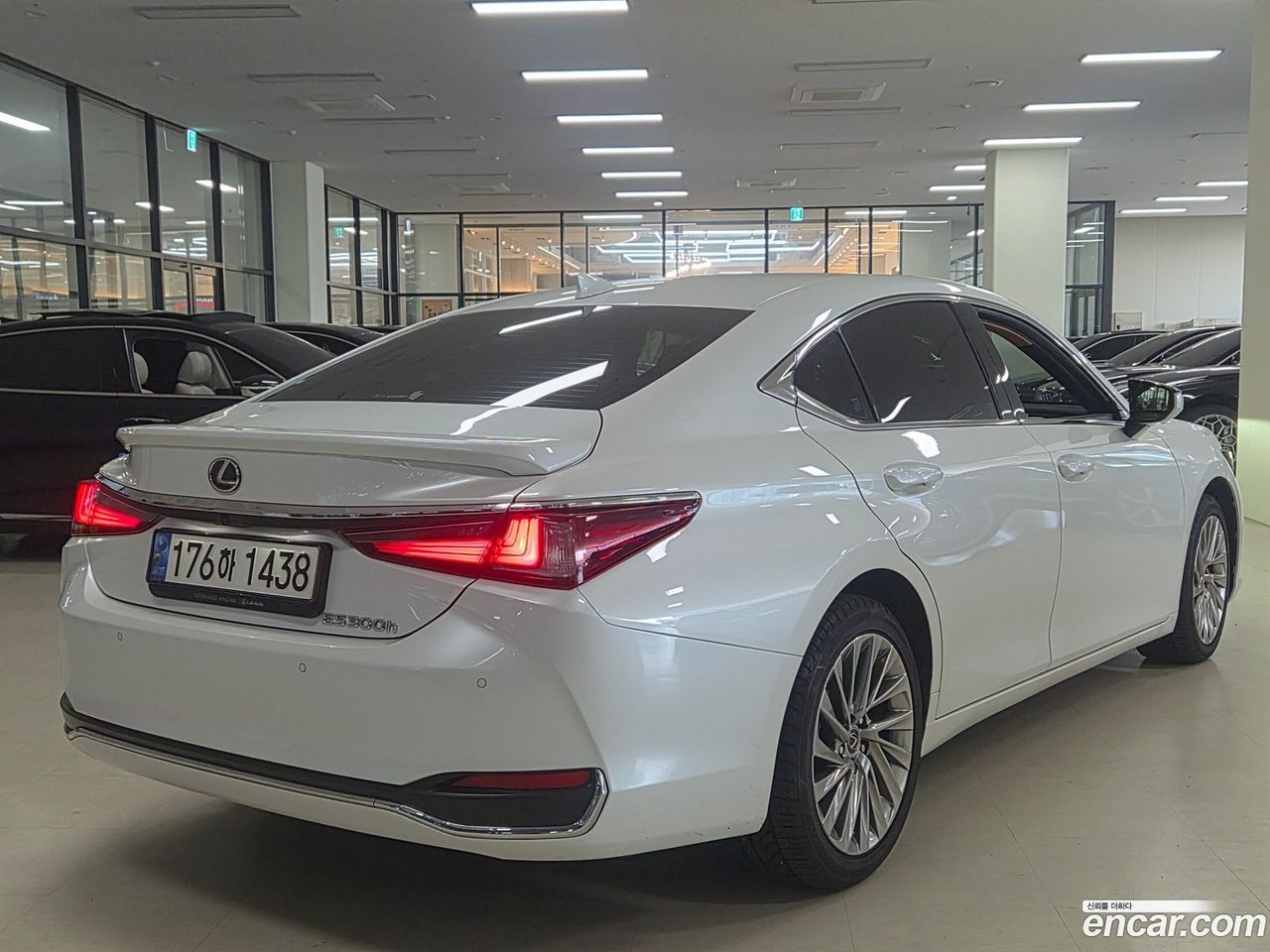 Lexus ES 300h 2022 — 4