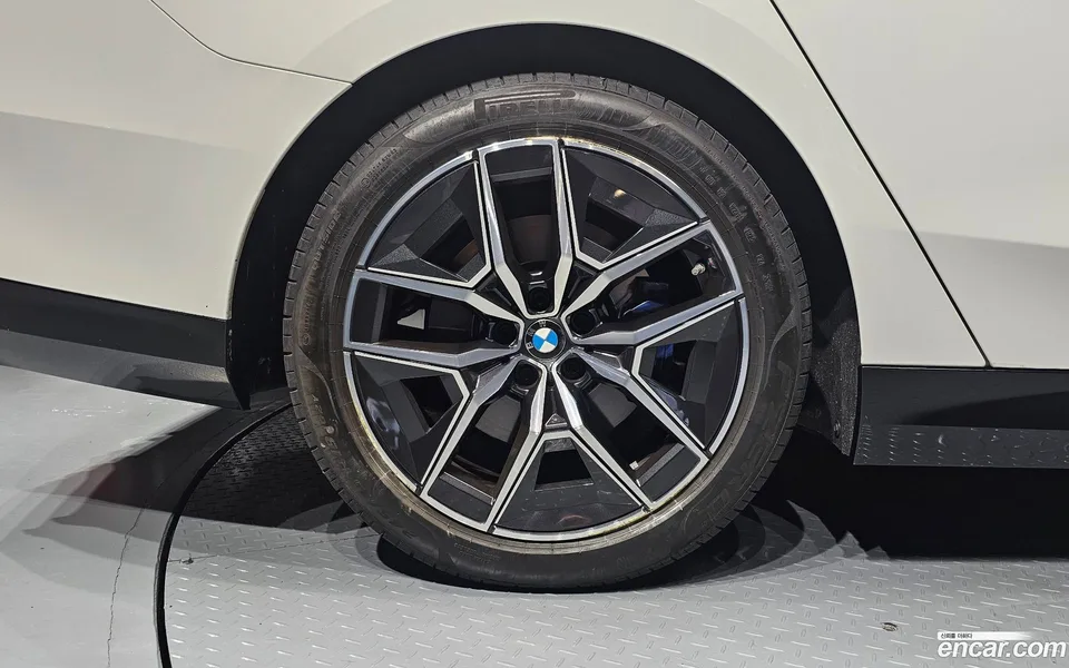 BMW 5 Series 523d M 2025 — миниатюра 2