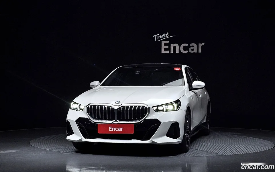 BMW 5 Series 523d M 2025 — миниатюра 3