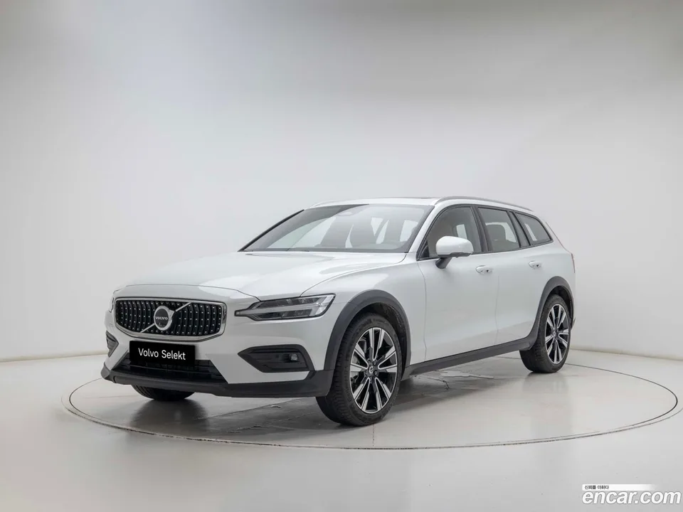 Volvo V60 Cross Country 2025