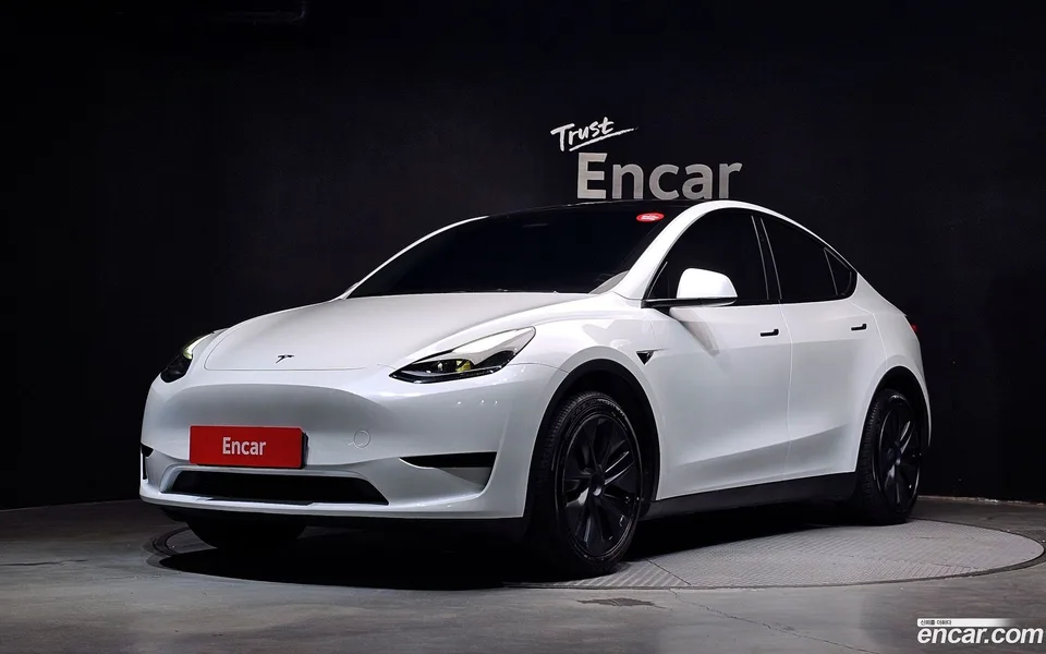 Tesla Model Y 2024
