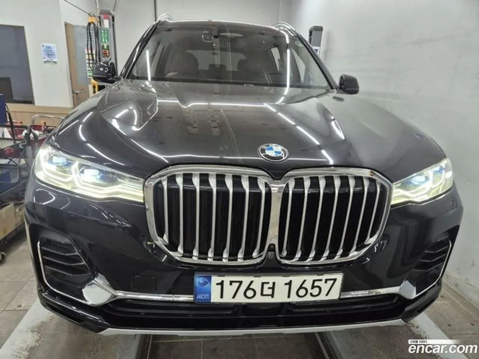 BMW X7 xDrive 40i 7 2022 — photo 1, buy with delivery to Moscow
