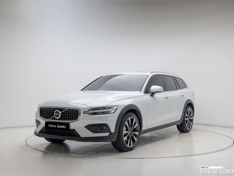 Volvo V60 Cross Country 2025