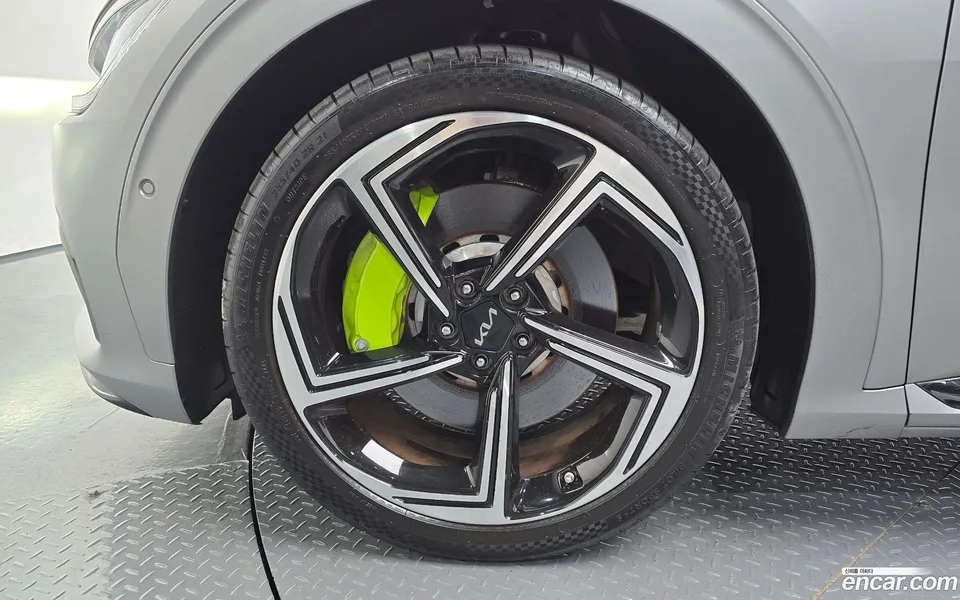 Kia EV6 GT 4WD 2023 — миниатюра 2