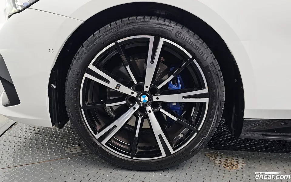 BMW 5 Series 530i xDrive M 2024 — миниатюра 2