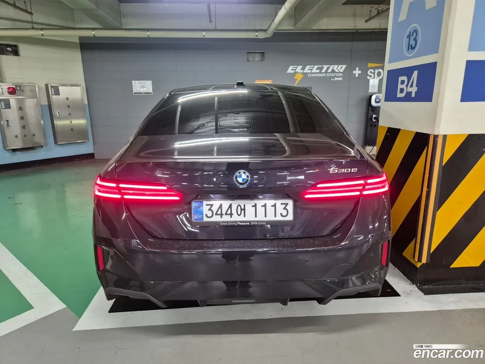 BMW 5 Series 530e M 2025 — миниатюра 3