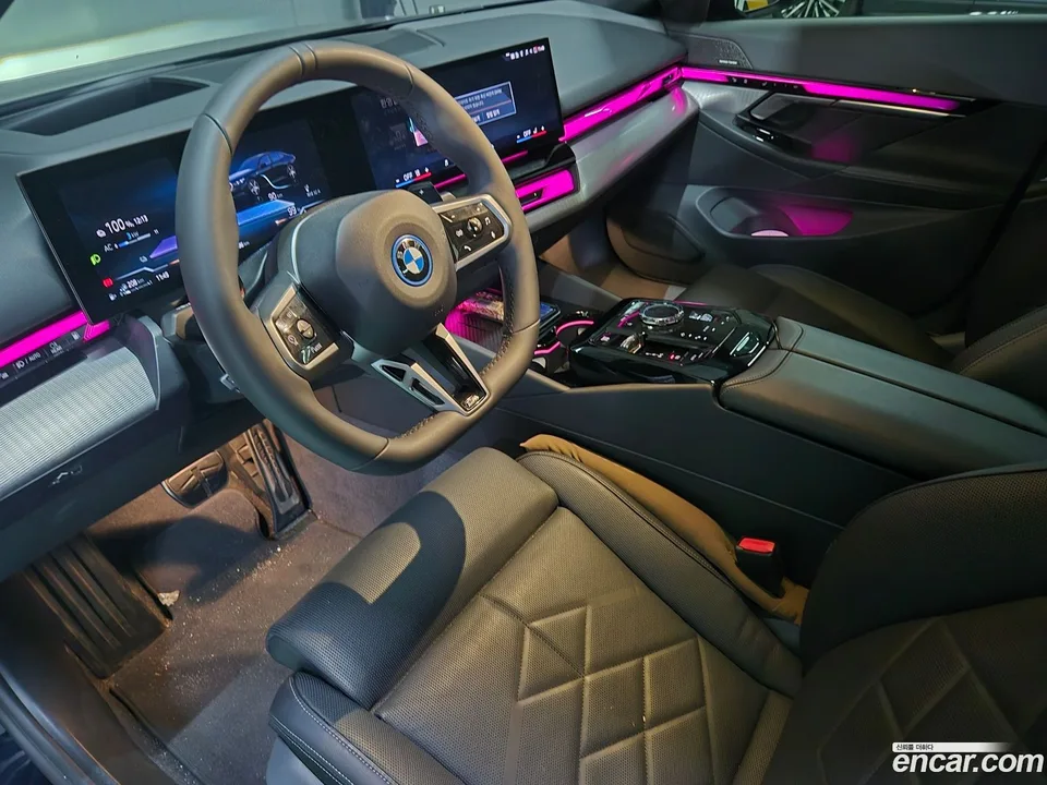 BMW 5 Series 530e M 2025 — миниатюра 5