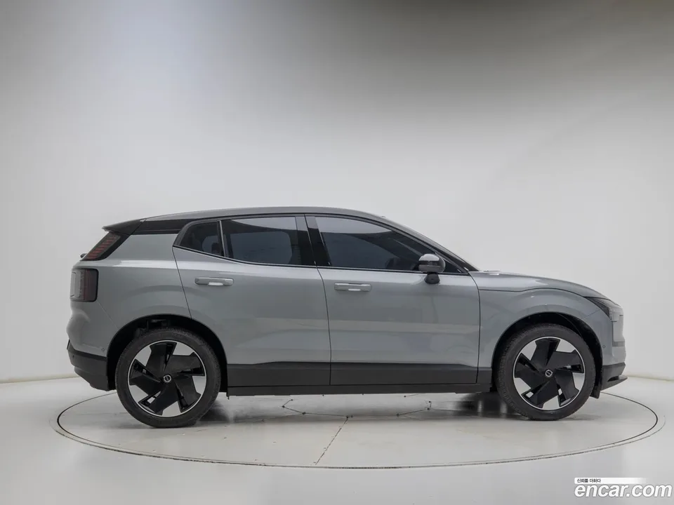 Volvo EX30 2025 — миниатюра 2