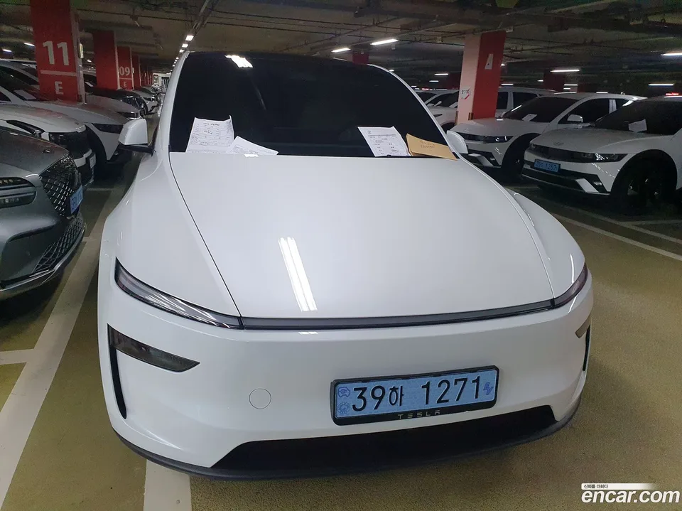 Tesla Model Y RWD 2026 — фото 1, купить с доставкой в Москву