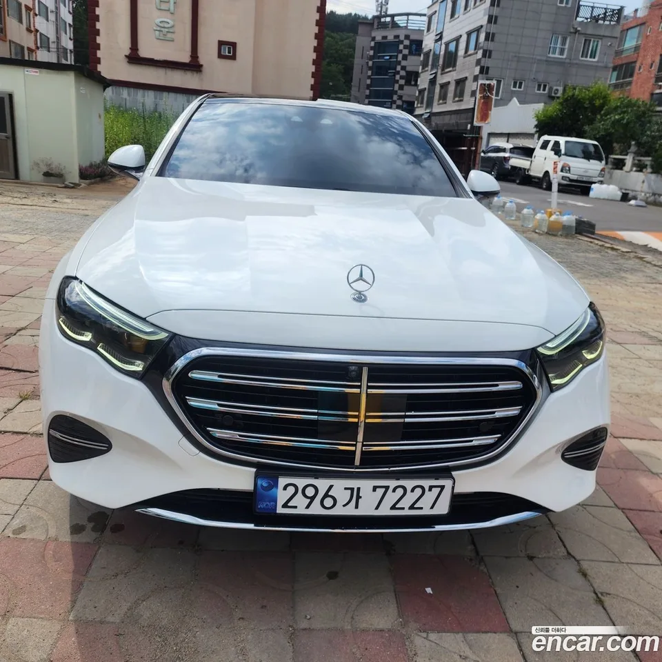 Mercedes-Benz E-Class E300 4MATIC 2024 — миниатюра 3