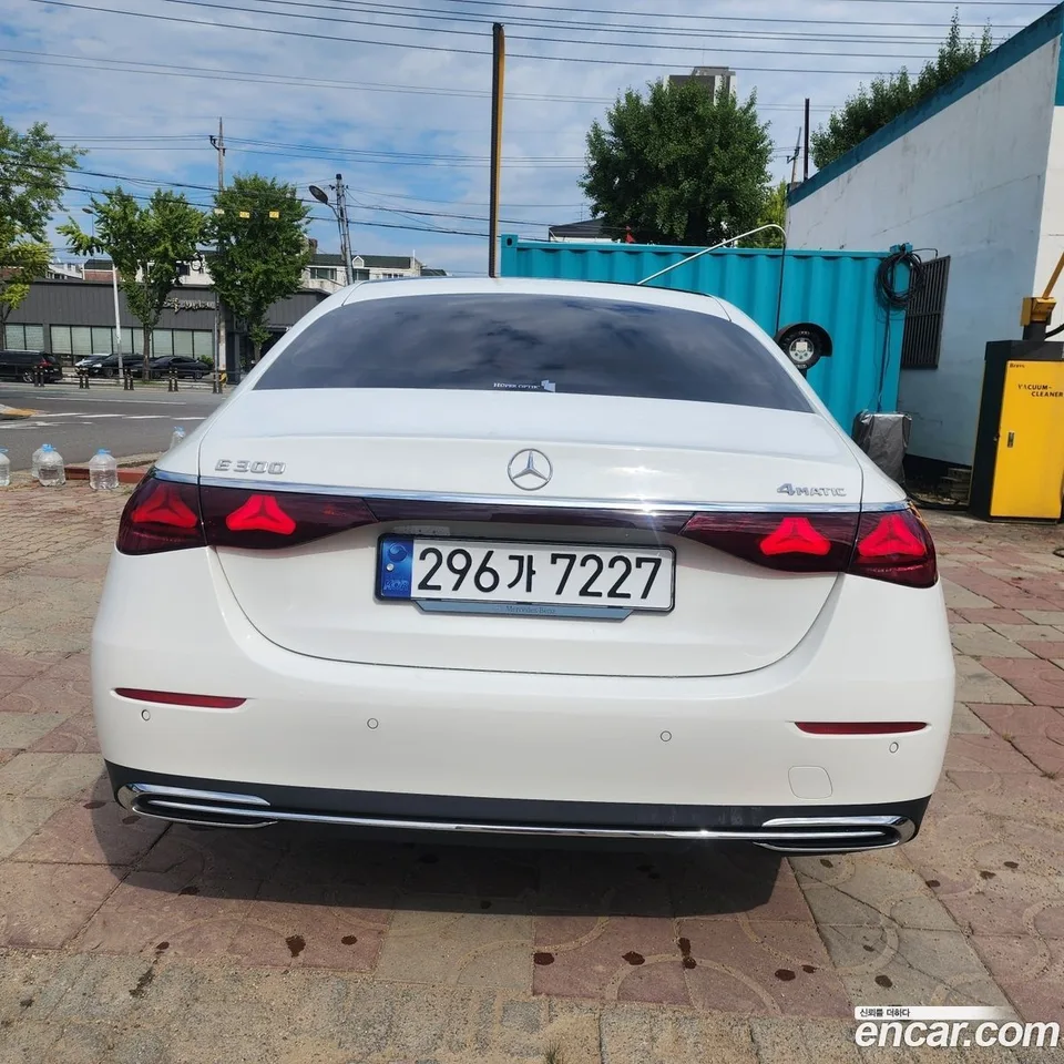 Mercedes-Benz E-Class E300 4MATIC 2024 — миниатюра 4