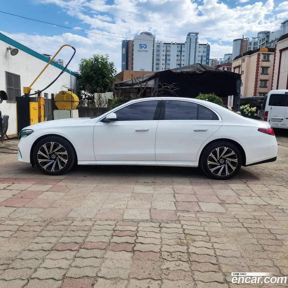 Mercedes-Benz E-Class 2024