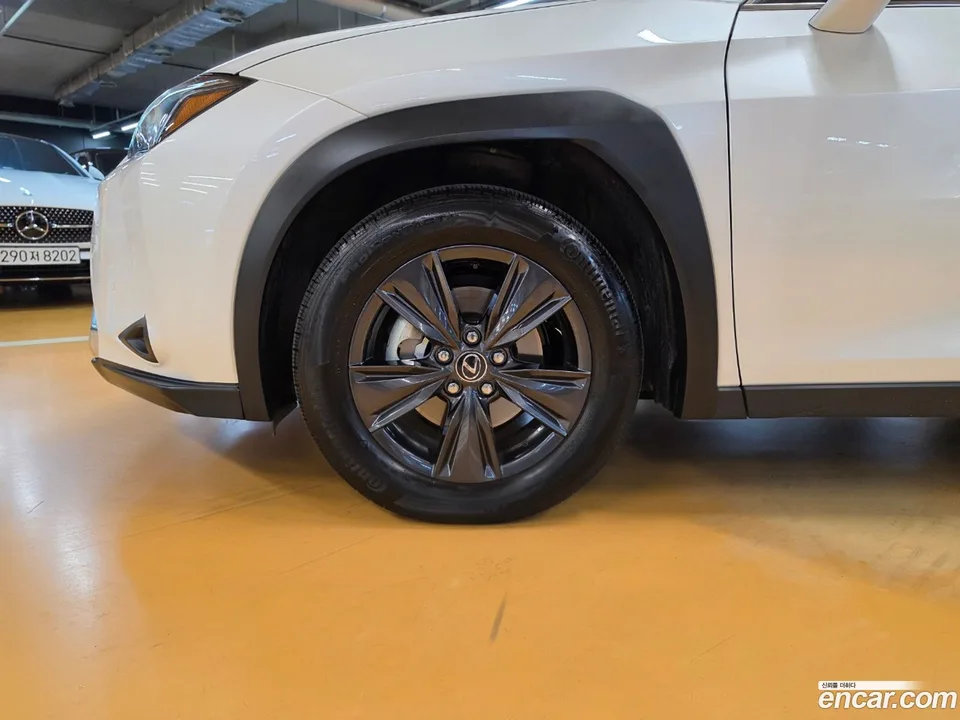 Lexus UX 300h 2.0 2WD 2025 — миниатюра 2