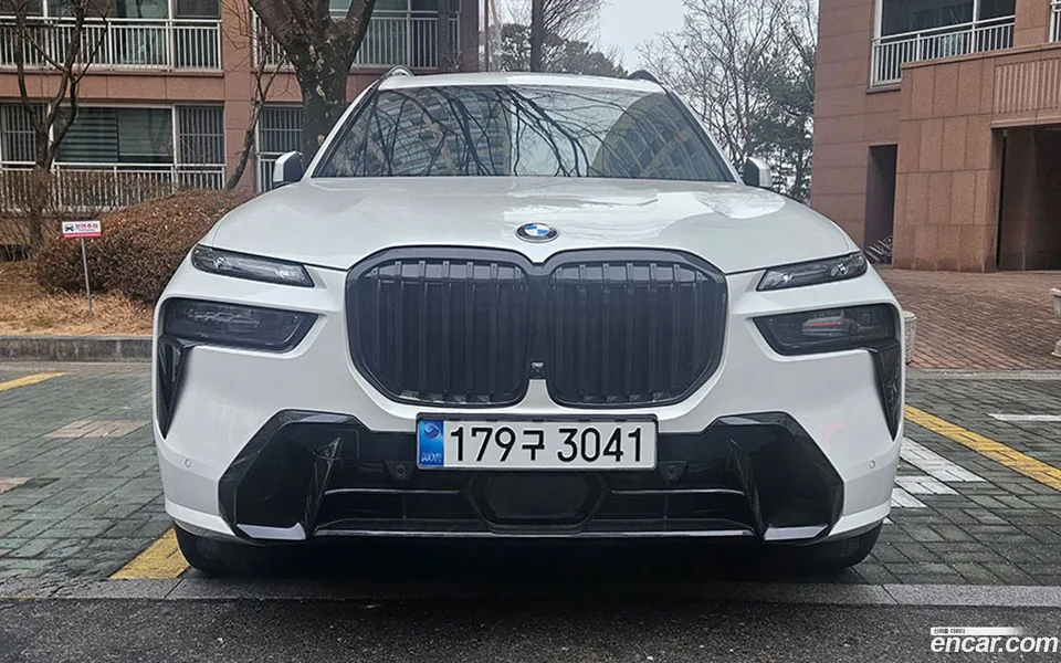 BMW X7 xDrive 40d M 7 2025 — фото 1, купить с доставкой в Москву