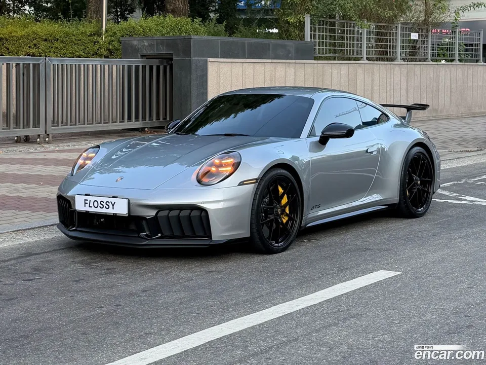 Porsche 911 (992) 2025