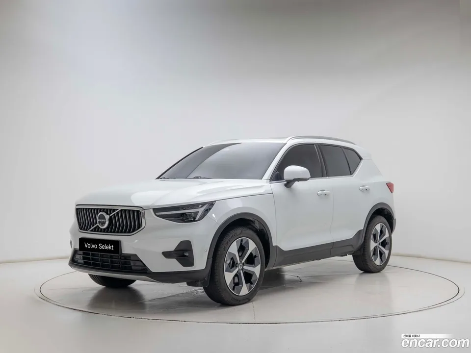Volvo XC40 2025
