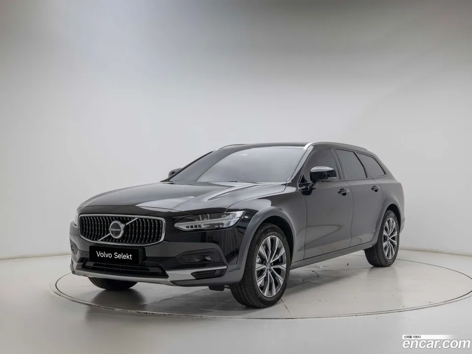 Volvo V90 Cross Country 2025