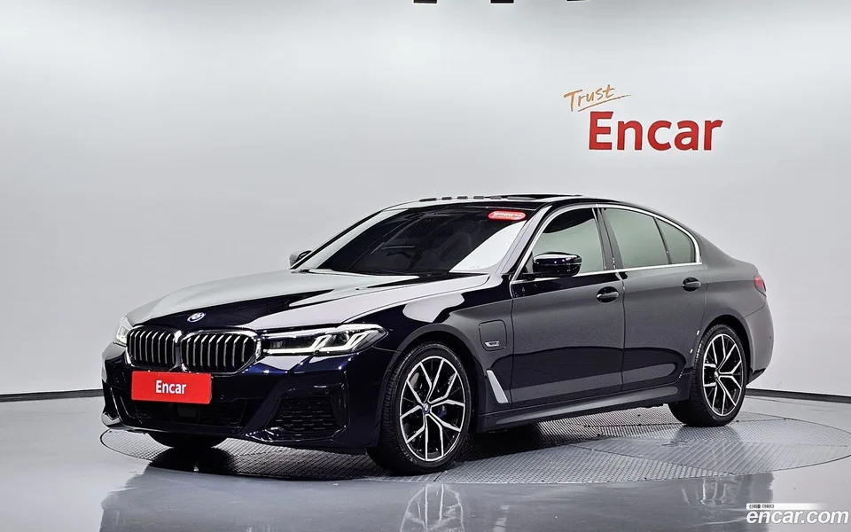 BMW 5 Series 530e M 2023 — photo 1, buy with delivery to Moscow