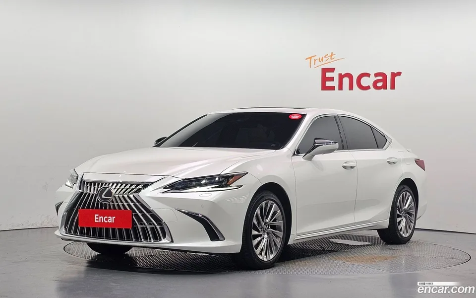 Lexus ES 300h 2025