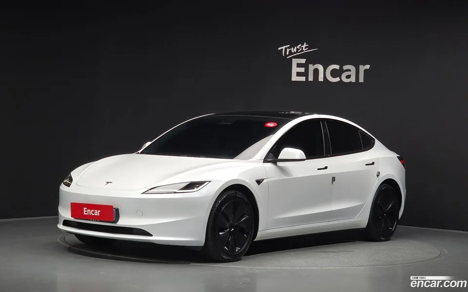 Tesla Model 3 2024