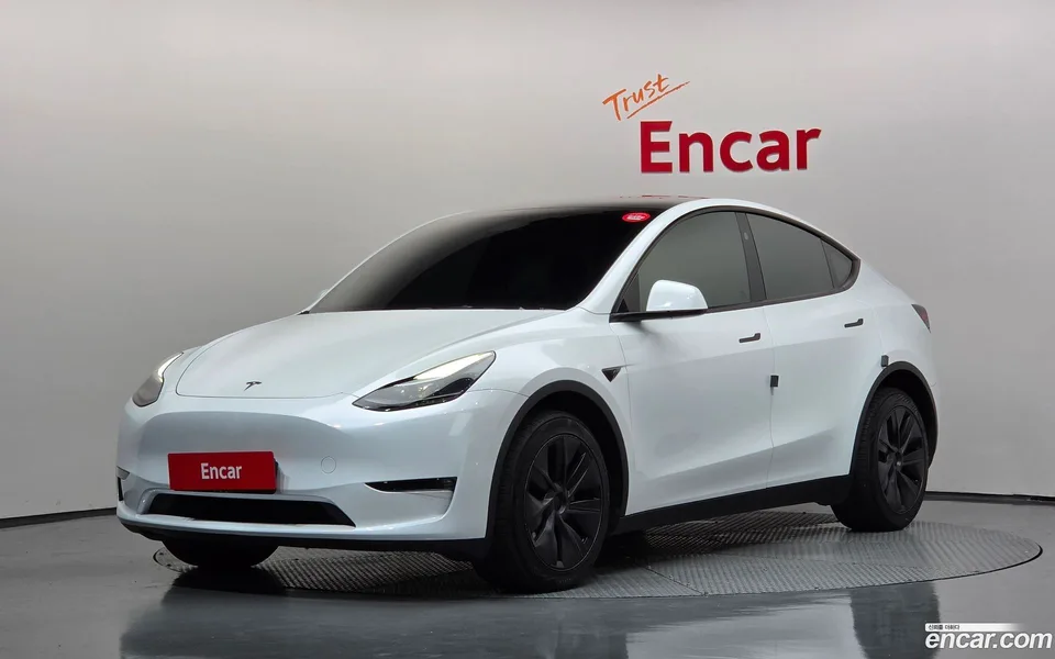 Tesla Model Y 2024