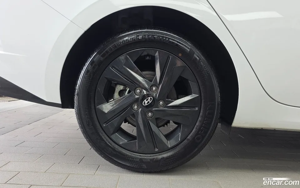 Hyundai Avante Hybrid 2023 — миниатюра 2