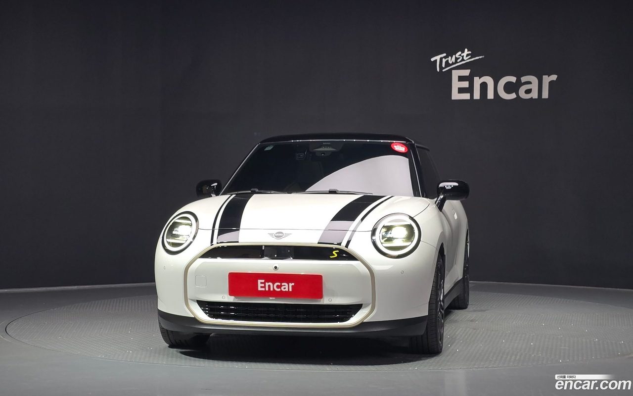 MINI Cooper Electric 2024 — 3