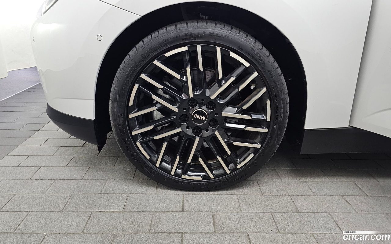 MINI Cooper Electric 2024 — 5